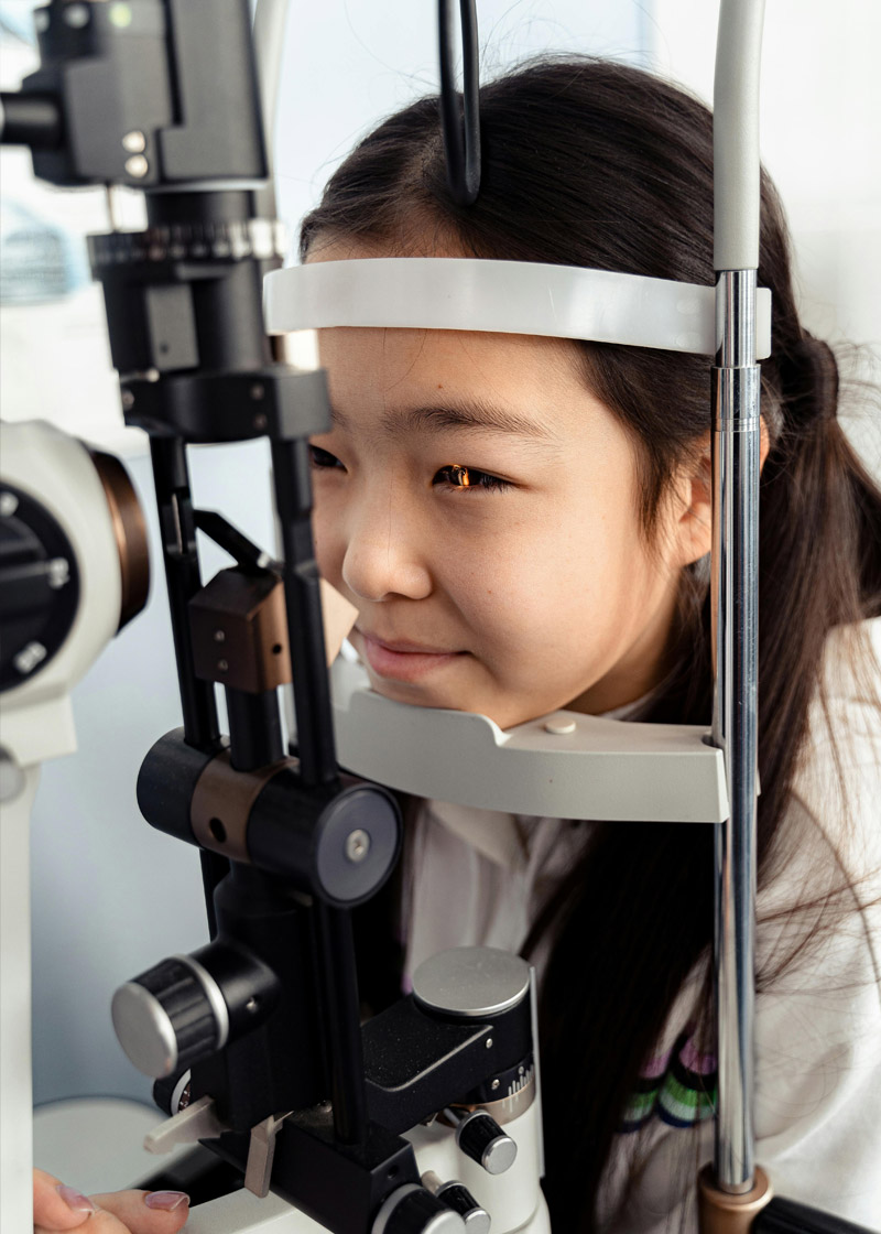 Behavioural-Optometrist-Working-With-Patient-Vision-Therapy Behavioural Optometrist Working With Patient Vision Therapy